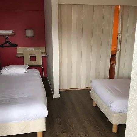 普瑞米尔里昂东布隆厄科尔斯博经典酒店 * 德希内斯·尚皮埃