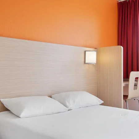 Premiere Classe Lyon Est - Bron Eurexpo * Décines-Charpieu
