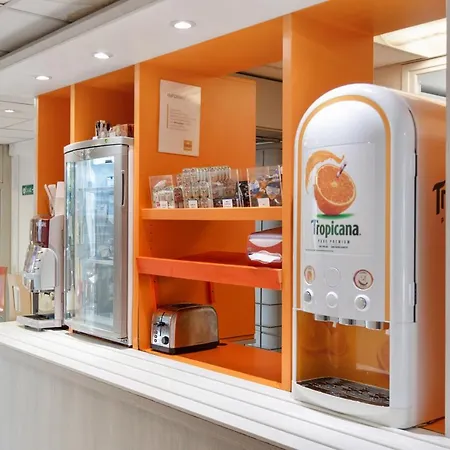 Premiere Classe Lyon Est - Bron Eurexpo * Decines-Charpieu