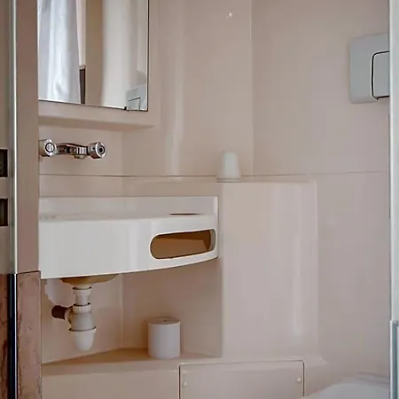 Premiere Classe Lyon Est - Bron Eurexpo * Décines-Charpieu