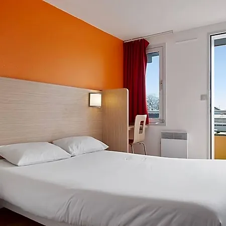 Premiere Classe Lyon Est - Bron Eurexpo * Décines-Charpieu