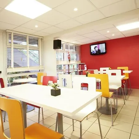Premiere Classe Lyon Est - Bron Eurexpo * Décines-Charpieu